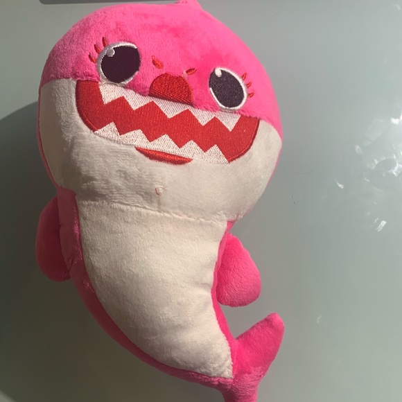 Singing Baby Shark - pink - Picture 1 of 1